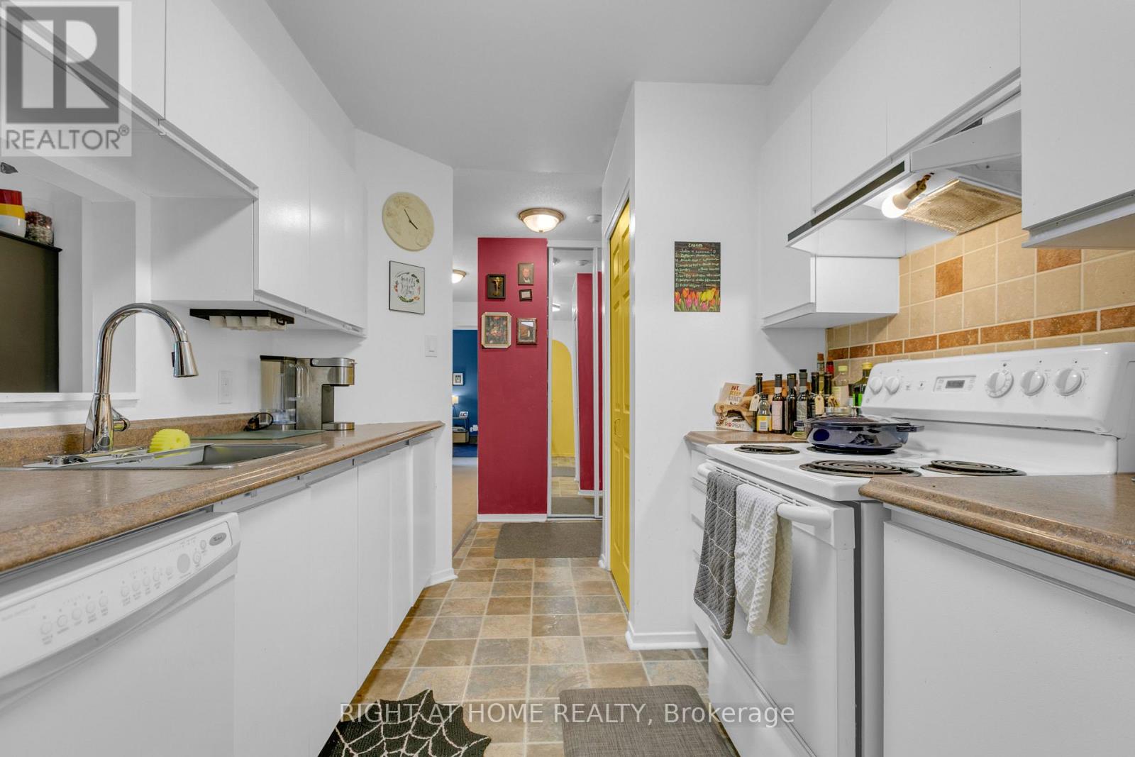 301 - 280 Brittany Drive, Ottawa, Ontario  K1K 4M4 - Photo 8 - X13715582