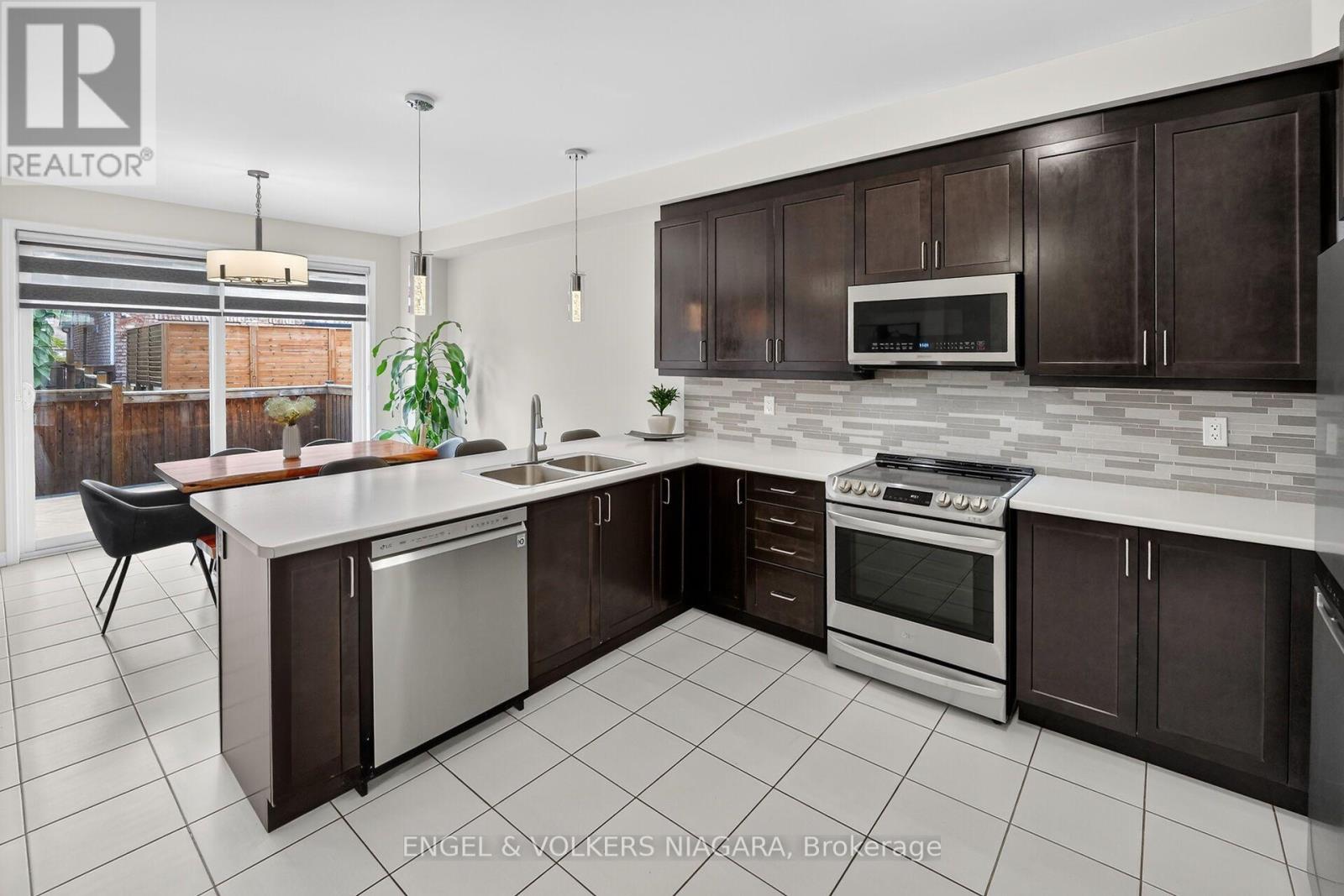 1221 Rose Way S, Milton, Ontario  L9E 1L9 - Photo 6 - W13715618