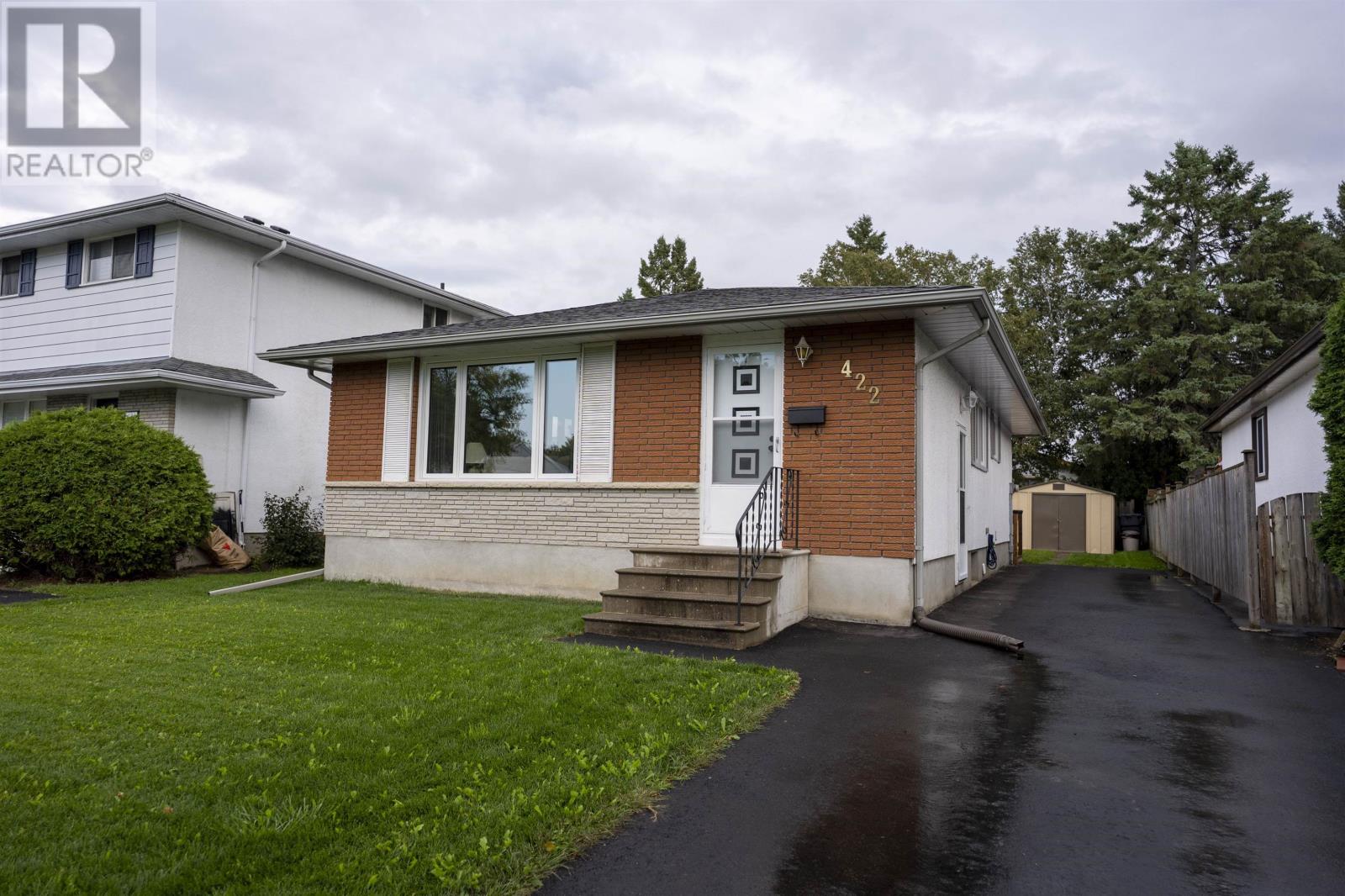 422 Simon Fraser DR, Thunder Bay, Ontario