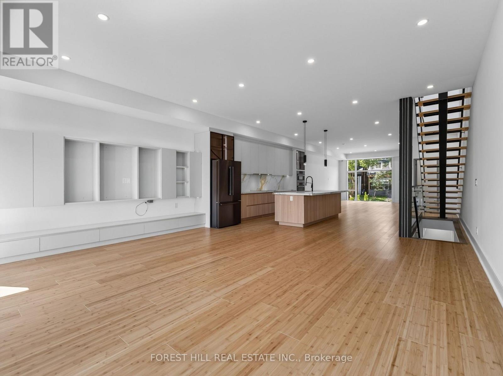 207 Robina Avenue, Toronto, Ontario  M6C 3Y9 - Photo 34 - C13715466