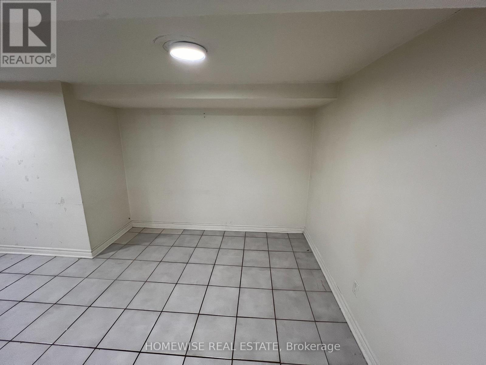Lower - 261 Ossington Avenue, Toronto, Ontario  M6J 3A1 - Photo 2 - C13715526