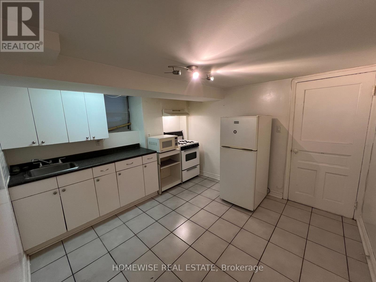 Lower - 261 Ossington Avenue, Toronto, Ontario  M6J 3A1 - Photo 5 - C13715526
