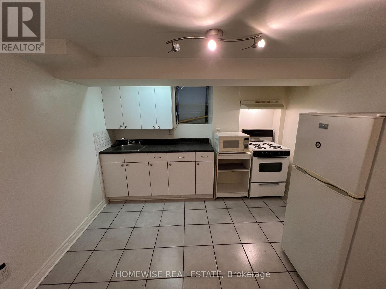 Lower - 261 Ossington Avenue, Toronto, Ontario  M6J 3A1 - Photo 6 - C13715526