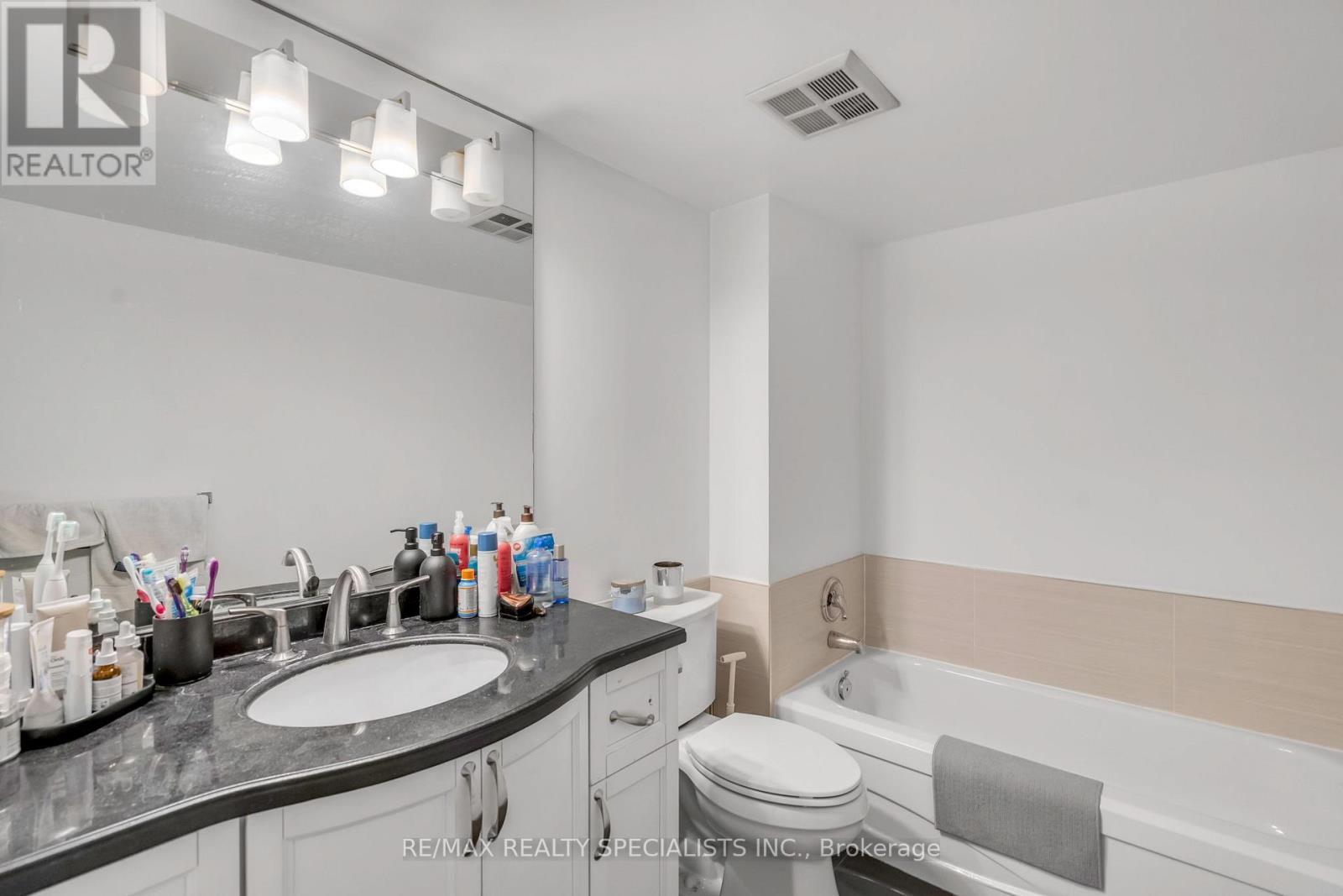 813 - 25 The Esplanade, Toronto, Ontario  M5E 1W5 - Photo 15 - C13715654