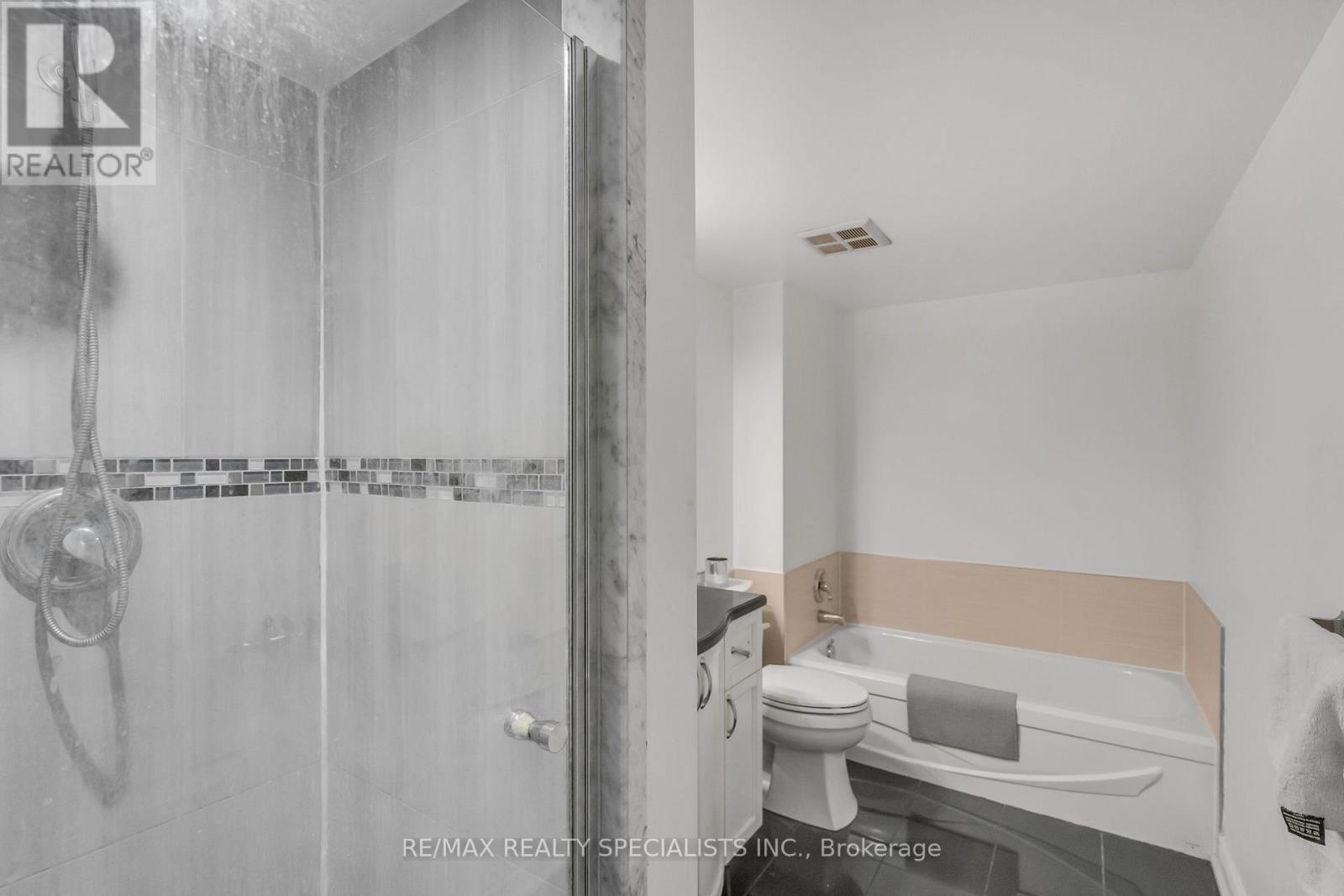 813 - 25 The Esplanade, Toronto, Ontario  M5E 1W5 - Photo 17 - C13715654