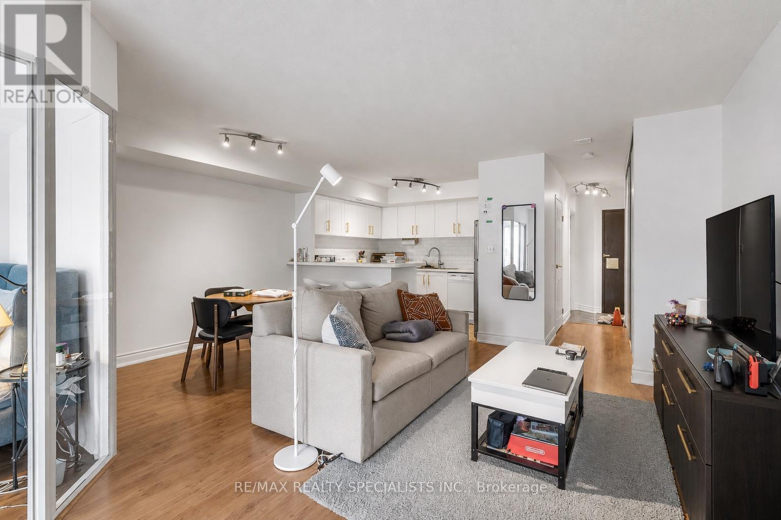 813 - 25 The Esplanade, Toronto, Ontario  M5E 1W5 - Photo 6 - C13715654