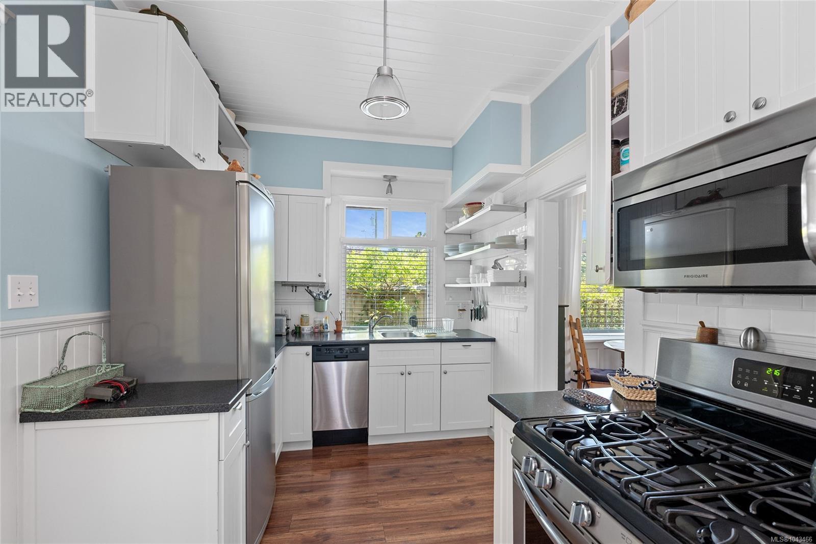 3033 Cedar Hill Rd, Victoria, British Columbia  V8T 3J2 - Photo 7 - 1043466