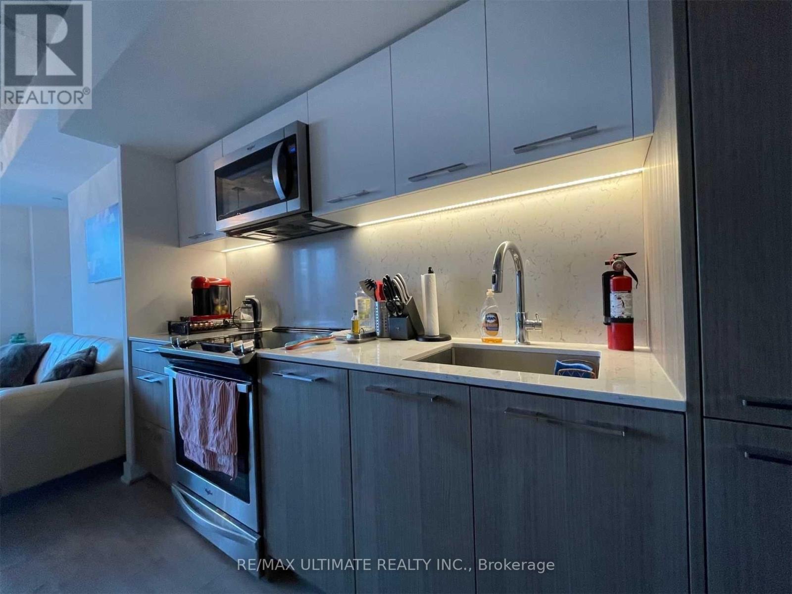 1701 - 15 Baseball Place, Toronto, Ontario  M4M 0E6 - Photo 4 - E13715656