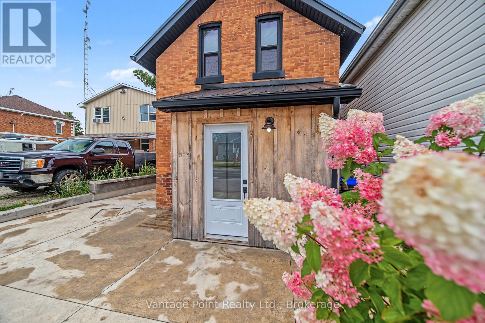 794097 124 Grey Road, Clearview (Singhampton), Ontario  N0C 1M0 - Photo 2 - S13715586
