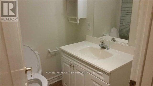 Lower Apartment - 144 Shaftsbury Avenue, Richmond Hill, Ontario  L4C 0G2 - Photo 3 - N13715608