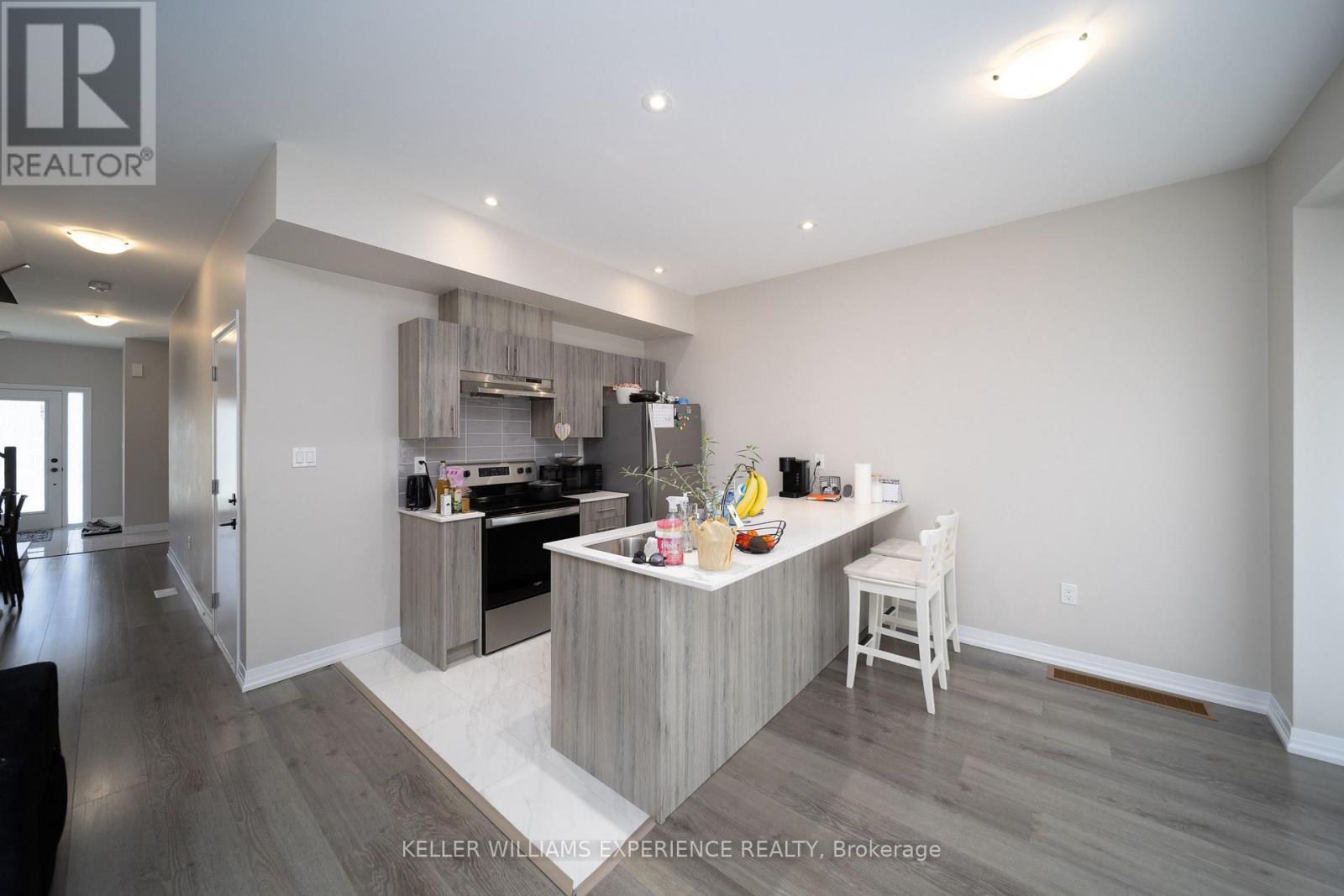 147 Turnberry Lane, Barrie (Painswick South), Ontario  L9J 0M4 - Photo 4 - S13715634