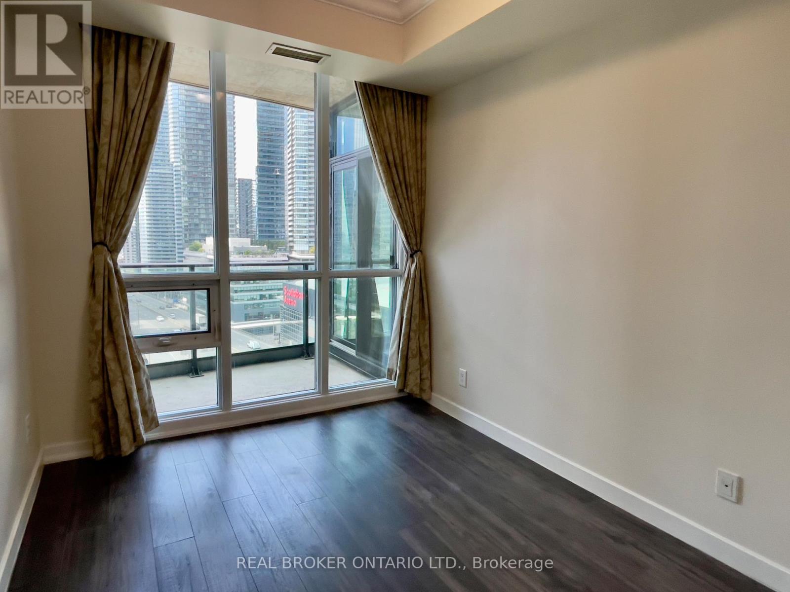 1601 - 18 Harbour Street, Toronto, Ontario M5J 2Z6 - Photo 13 - C13714974