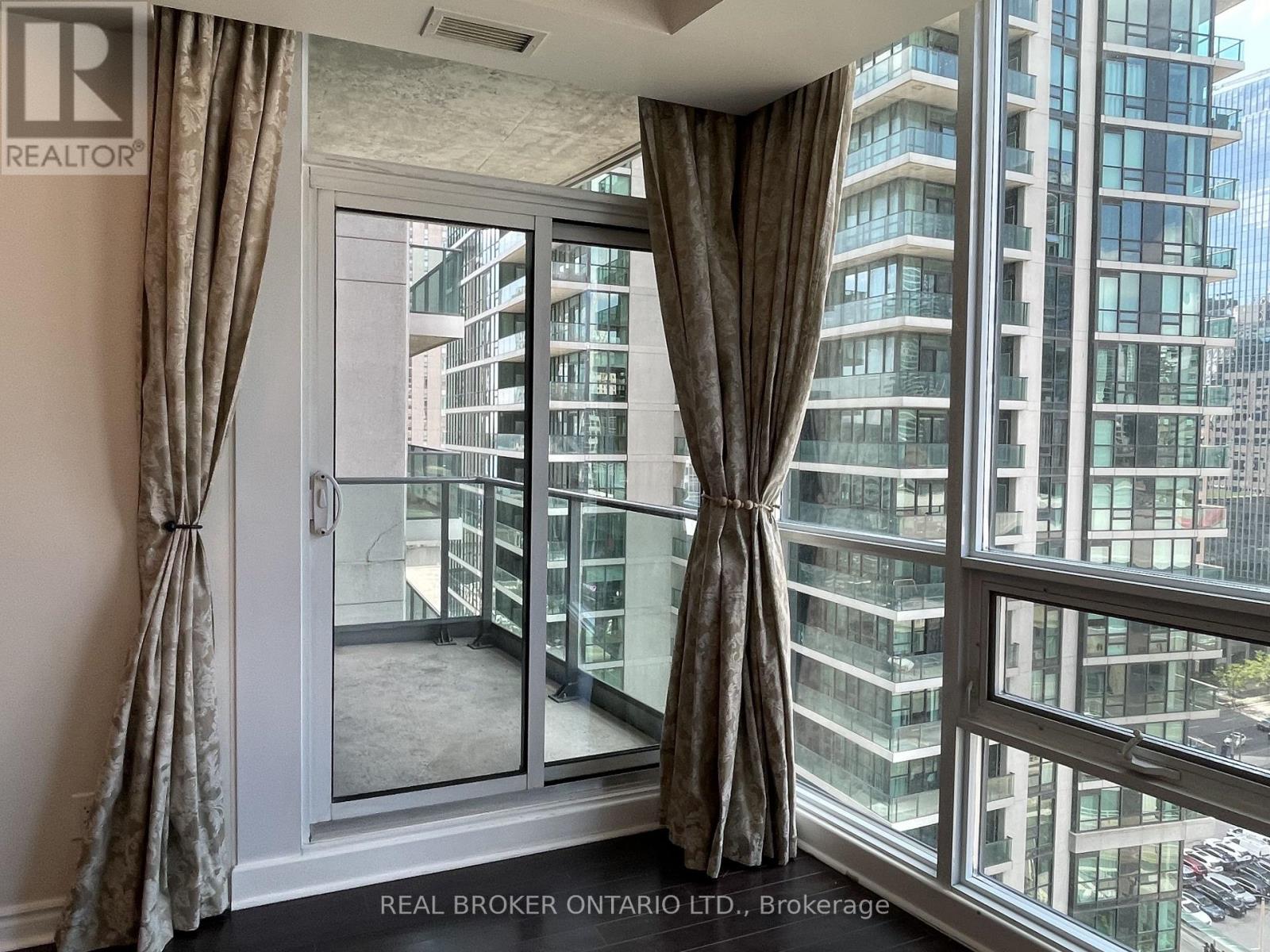 1601 - 18 Harbour Street, Toronto, Ontario M5J 2Z6 - Photo 6 - C13714974