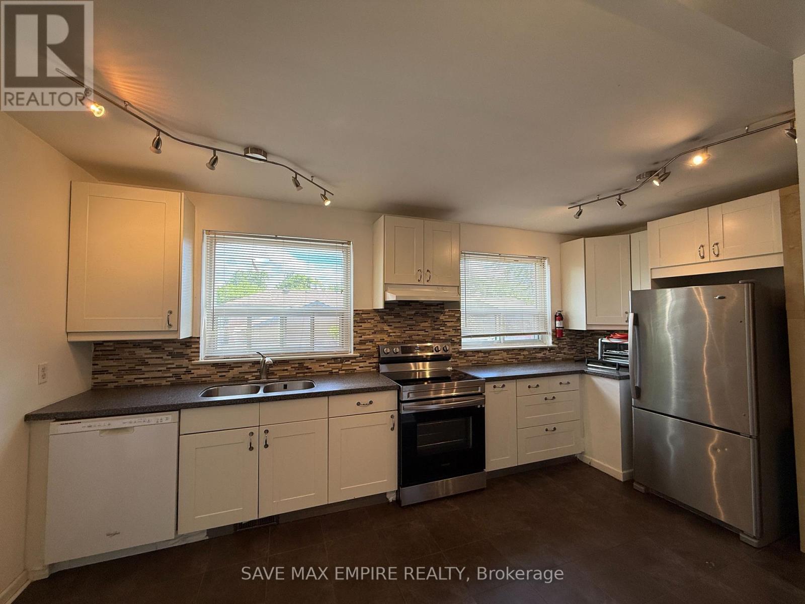 1560 Sandgate Crescent, Mississauga, Ontario  L5J 2E5 - Photo 4 - W13715642