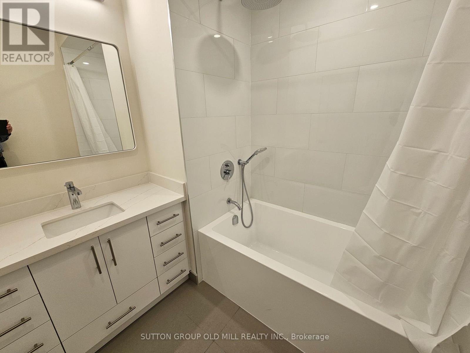 2nd Floor - 3293 Dundas Street W, Toronto, Ontario  M6P 2A5 - Photo 5 - W13715692