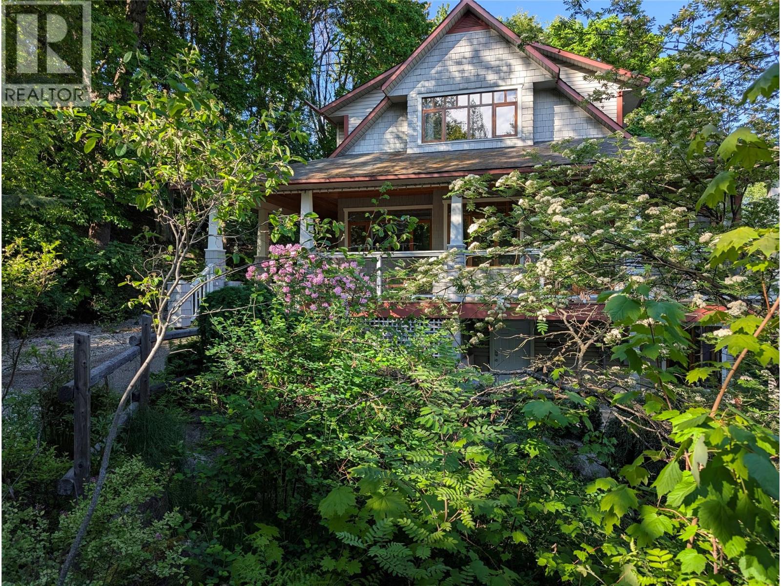 711 Regent Street, Nelson, British Columbia  V1L 5W5 - Photo 3 - 10390685