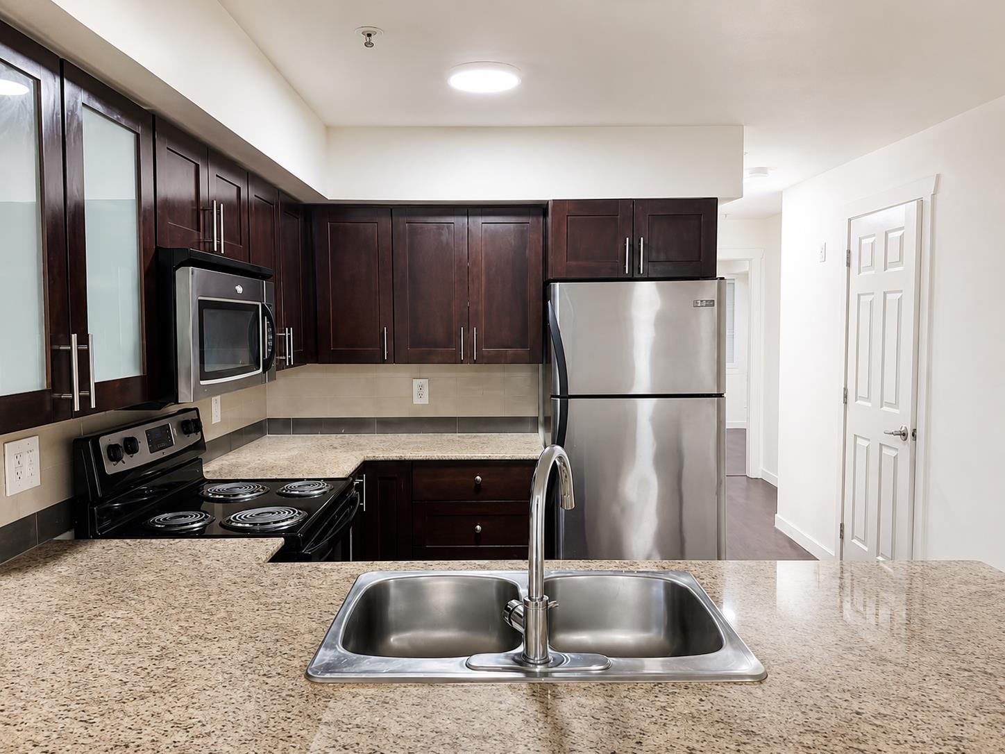 107 13958 108 AVE, Surrey, British Columbia