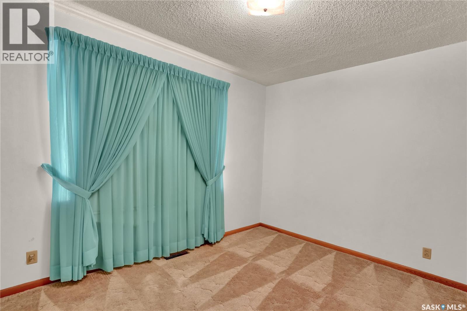 1112 Horace Street, Regina, Saskatchewan  S4T 5L4 - Photo 7 - SK046694