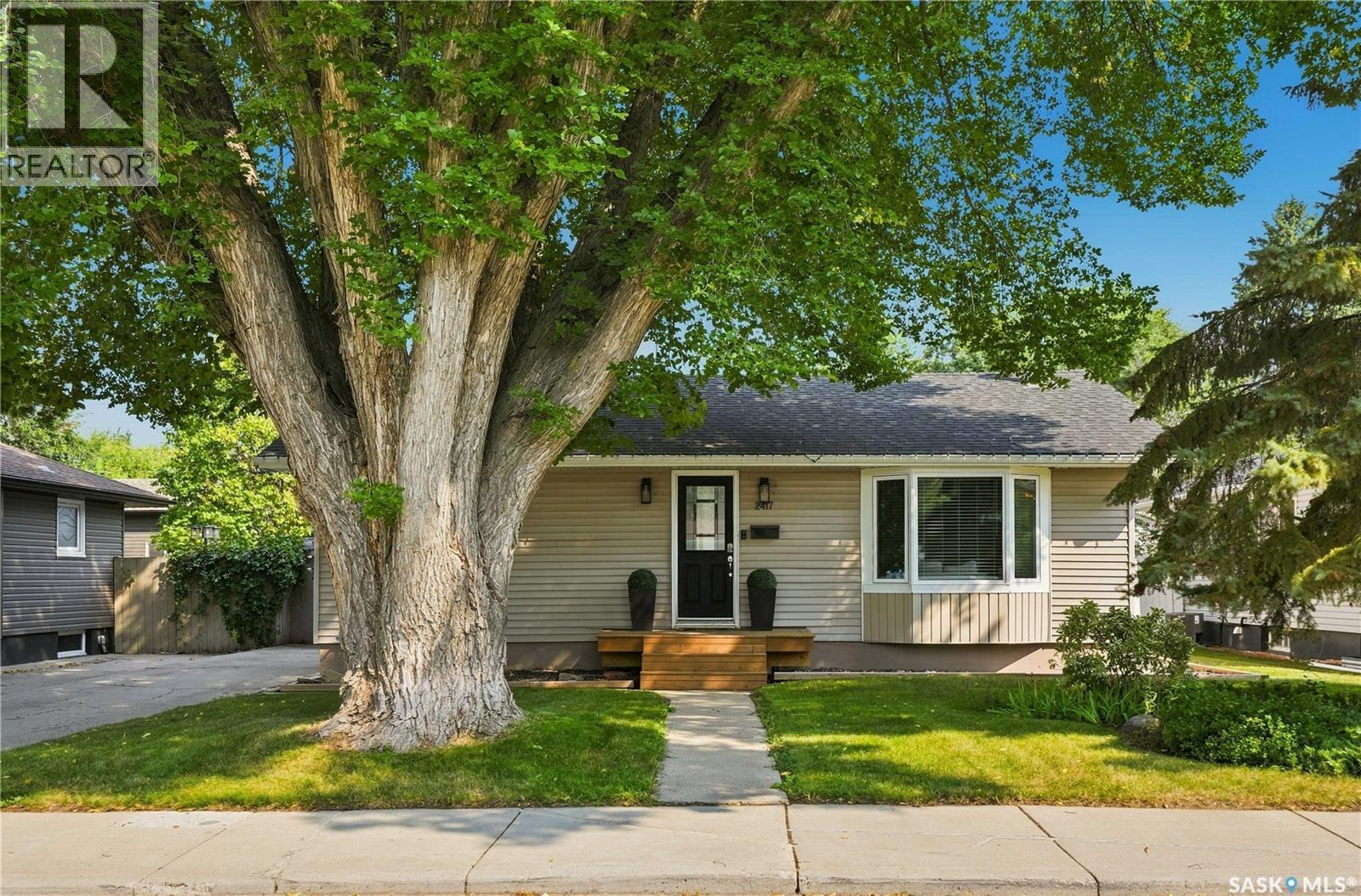 2417 York Avenue, Saskatoon, Saskatchewan  S7J 1J4 - Photo 1 - SK046658