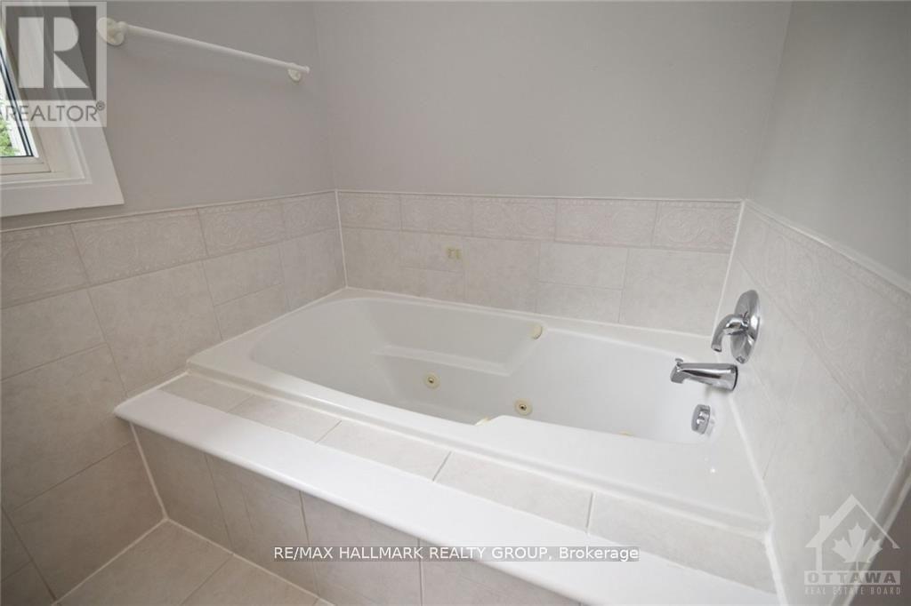14 Whippoorwill Drive, Ottawa, Ontario  K1J 7J2 - Photo 11 - X13715700