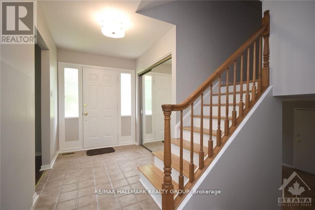 14 Whippoorwill Drive, Ottawa, Ontario  K1J 7J2 - Photo 3 - X13715700