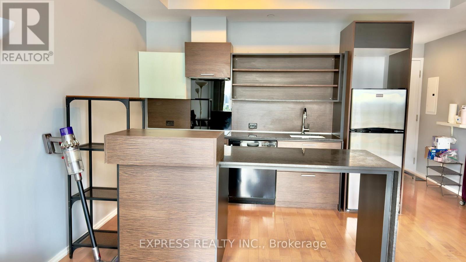 2006 - 75 St. Nicholas Street, Toronto, Ontario  M4Y 0A5 - Photo 3 - C13715710