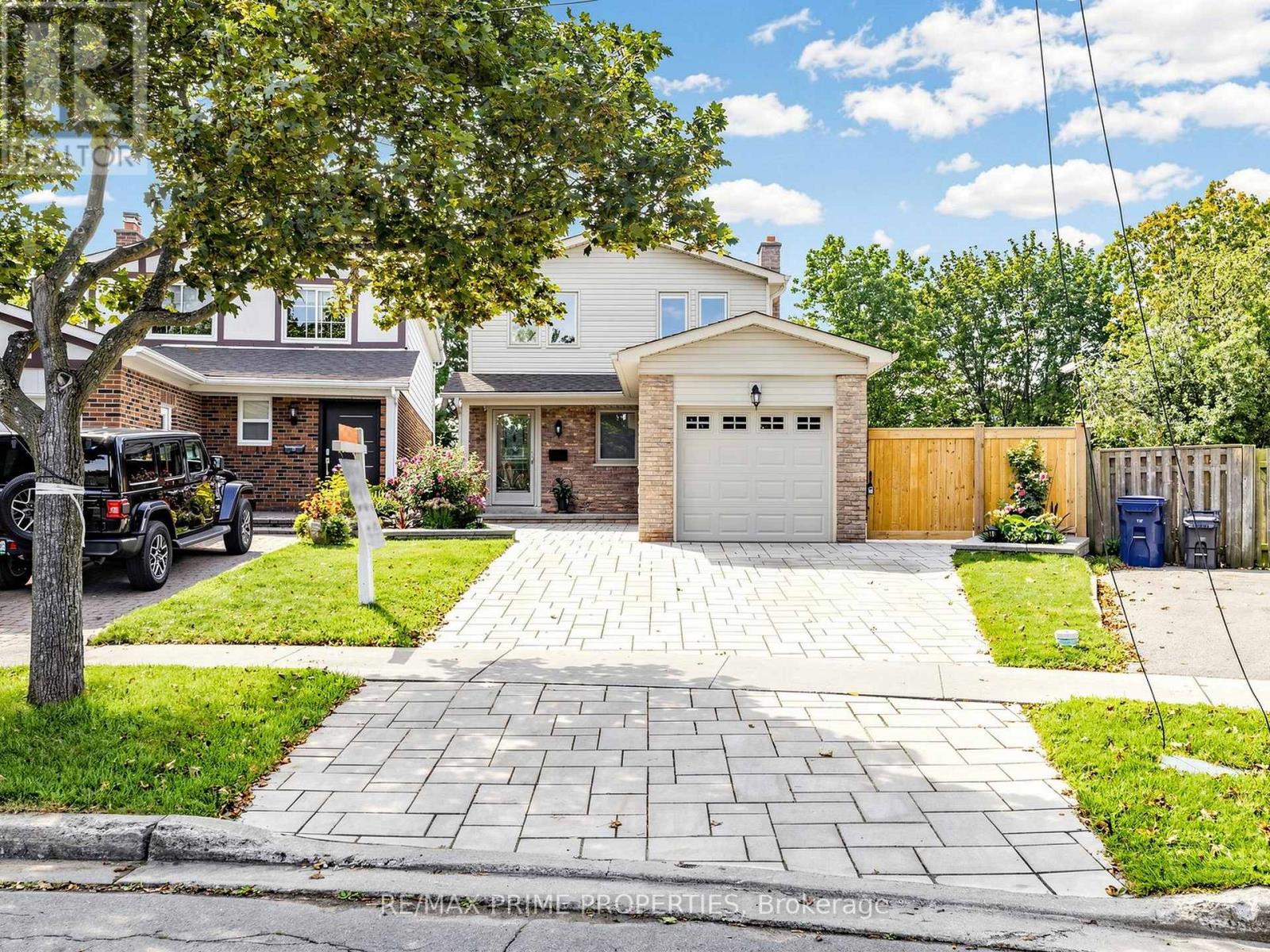 19 Post Horn Grove, Toronto, Ontario  M1S 3N3 - Photo 1 - E13715694