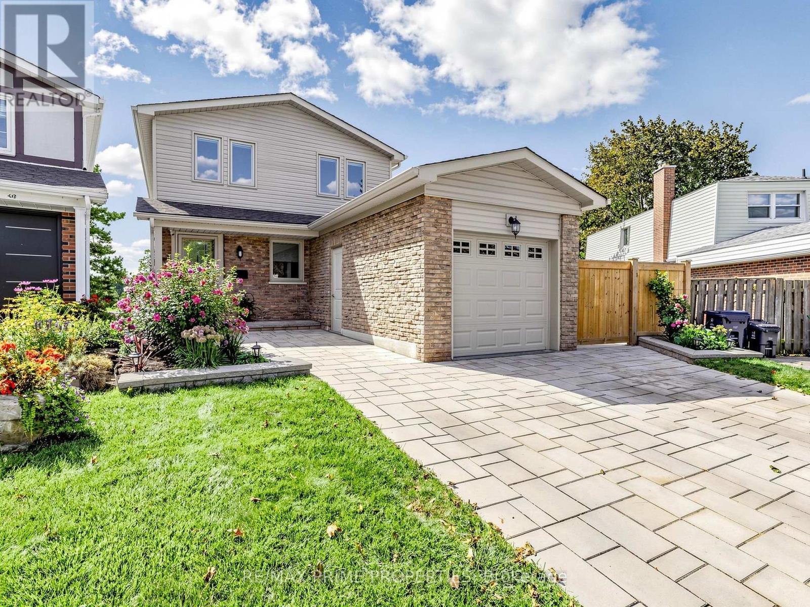 19 Post Horn Grove, Toronto, Ontario  M1S 3N3 - Photo 2 - E13715694