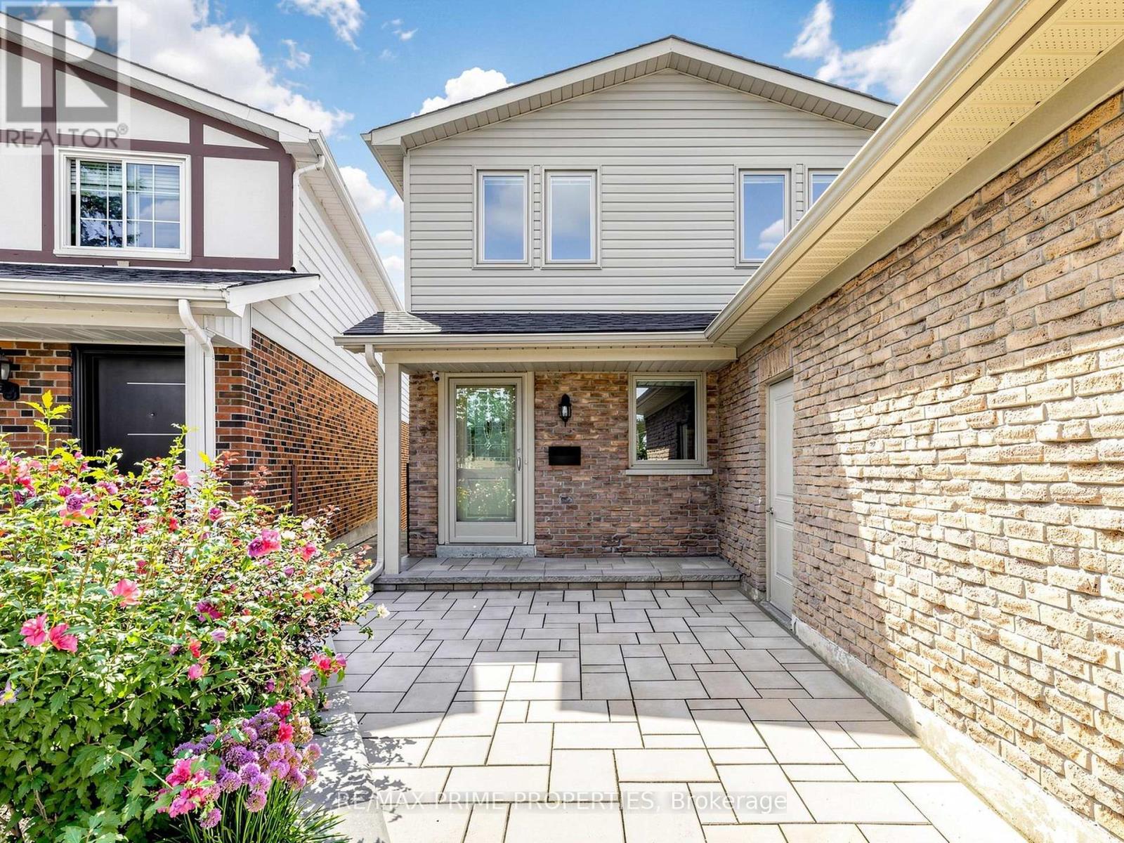 19 Post Horn Grove, Toronto, Ontario  M1S 3N3 - Photo 3 - E13715694