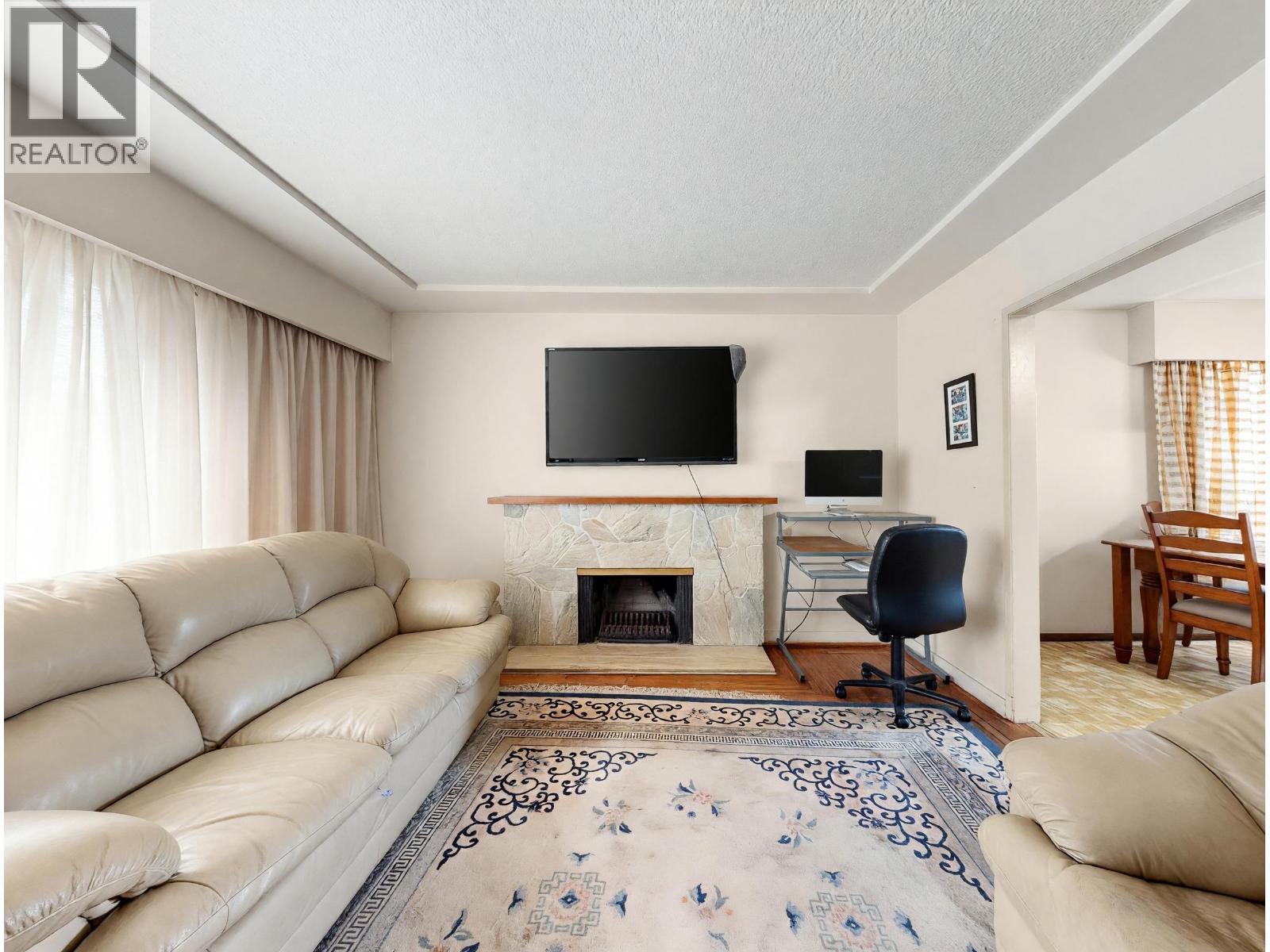6987 Balmoral Street, Vancouver, British Columbia  V5P 3P8 - Photo 2 - R3159139