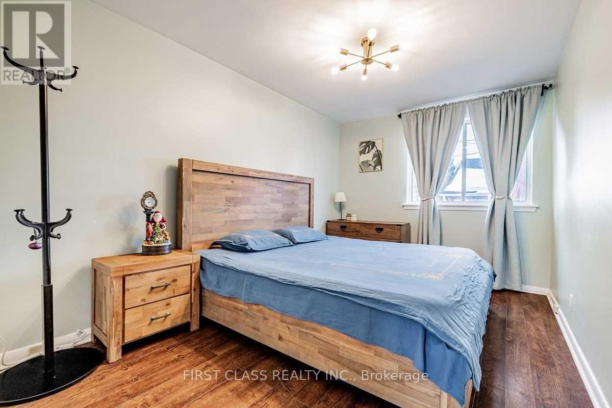 Main Fl - 260 Taylor Mills Drive N, Richmond Hill, Ontario  L4C 2T7 - Photo 10 - N13715716