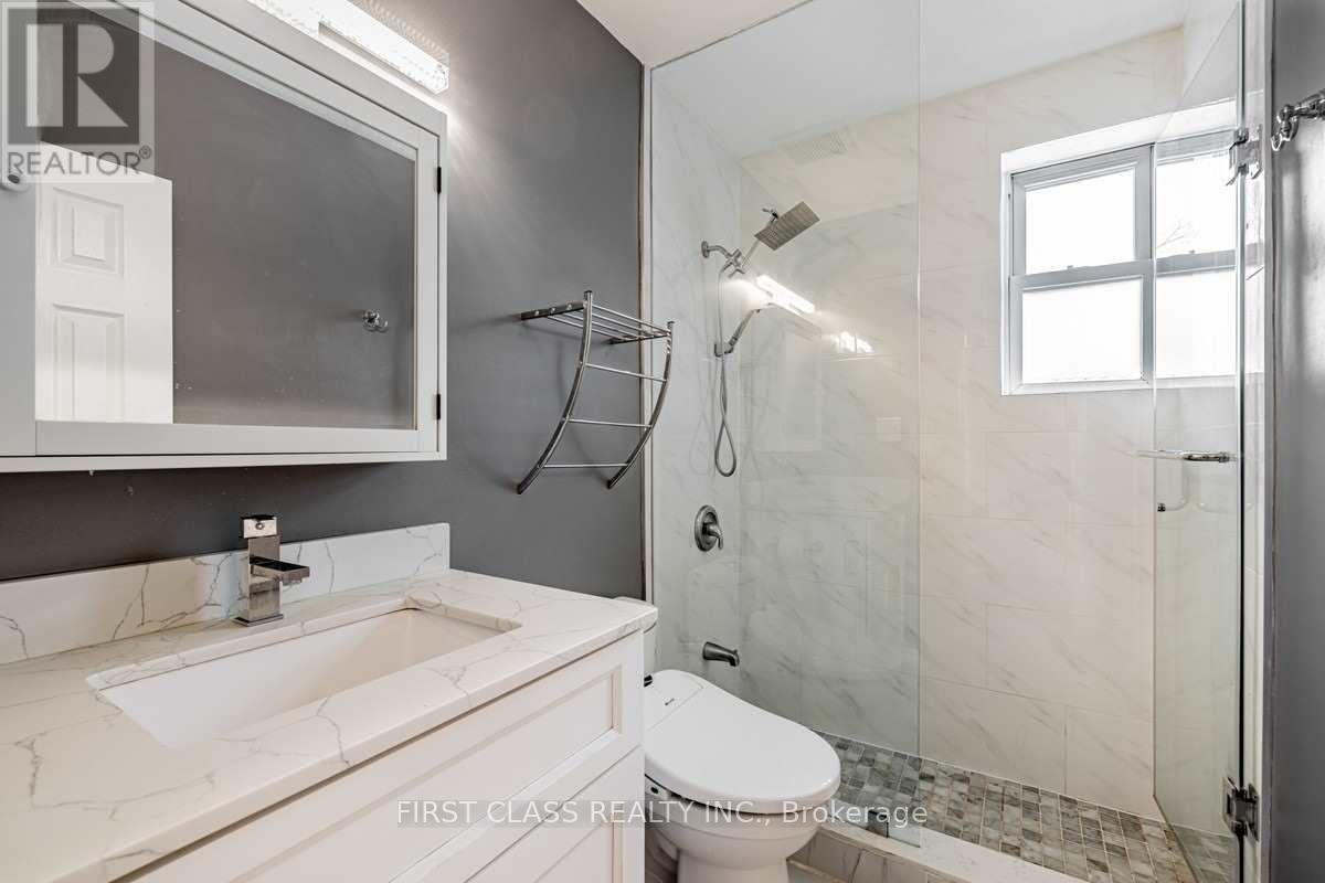 Main Fl - 260 Taylor Mills Drive N, Richmond Hill, Ontario  L4C 2T7 - Photo 13 - N13715716