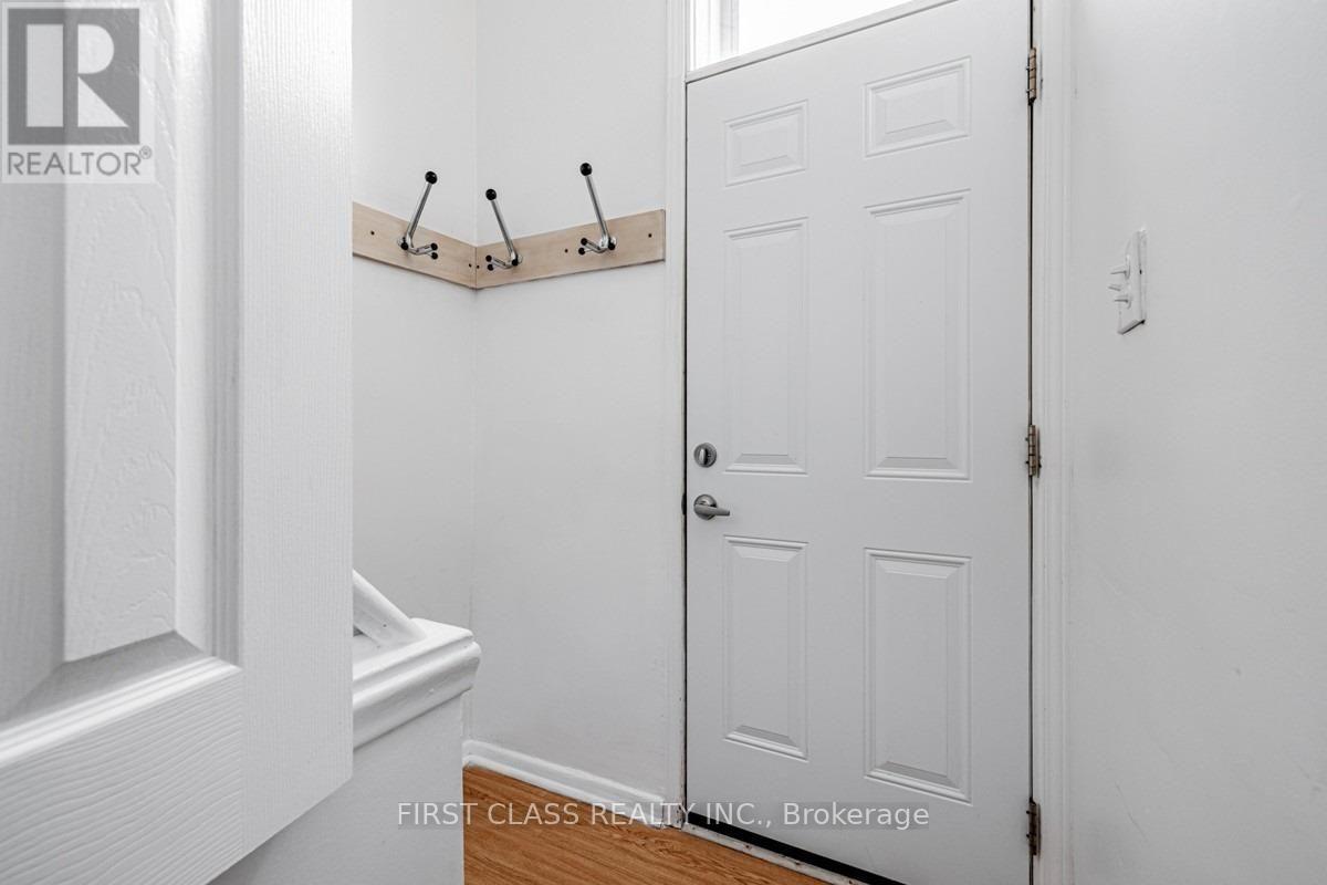 Main Fl - 260 Taylor Mills Drive N, Richmond Hill, Ontario  L4C 2T7 - Photo 14 - N13715716