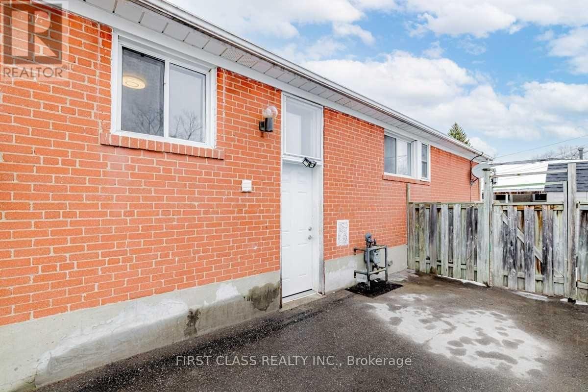 Main Fl - 260 Taylor Mills Drive N, Richmond Hill, Ontario  L4C 2T7 - Photo 2 - N13715716