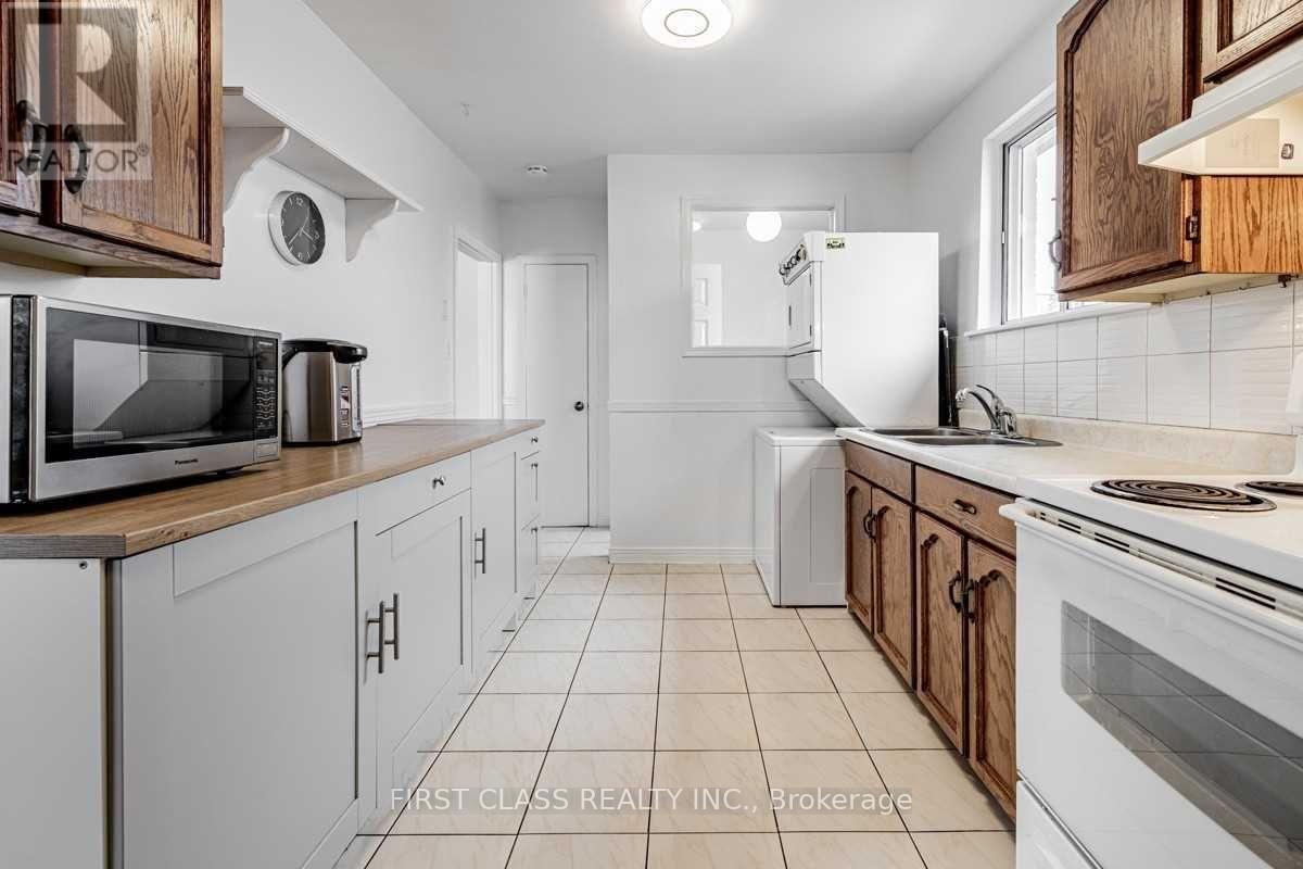 Main Fl - 260 Taylor Mills Drive N, Richmond Hill, Ontario  L4C 2T7 - Photo 4 - N13715716