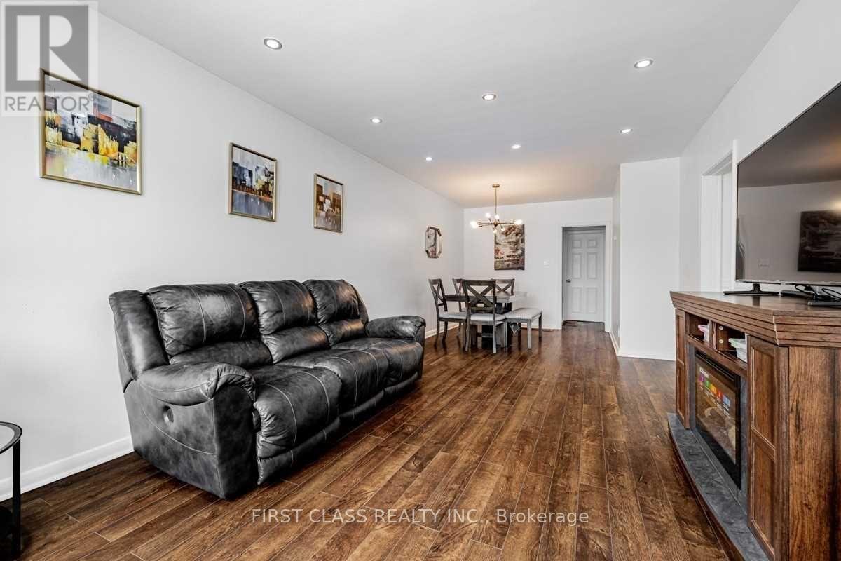 Main Fl - 260 Taylor Mills Drive N, Richmond Hill, Ontario  L4C 2T7 - Photo 6 - N13715716