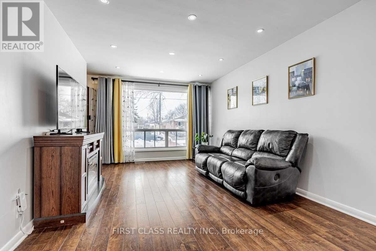Main Fl - 260 Taylor Mills Drive N, Richmond Hill, Ontario  L4C 2T7 - Photo 8 - N13715716