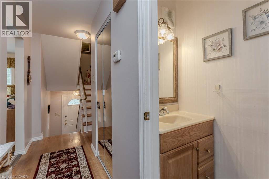 1526 Westminster Place, Burlington, Ontario  L7P 2B5 - Photo 12 - 40858531