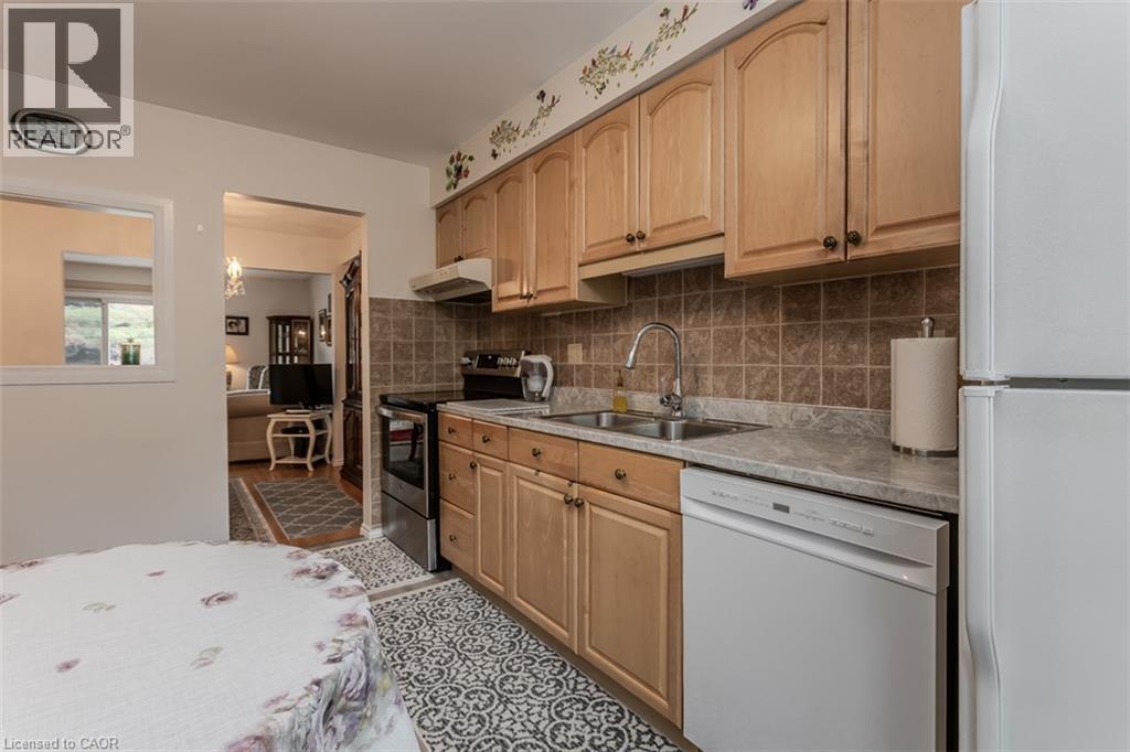 1526 Westminster Place, Burlington, Ontario  L7P 2B5 - Photo 9 - 40858531