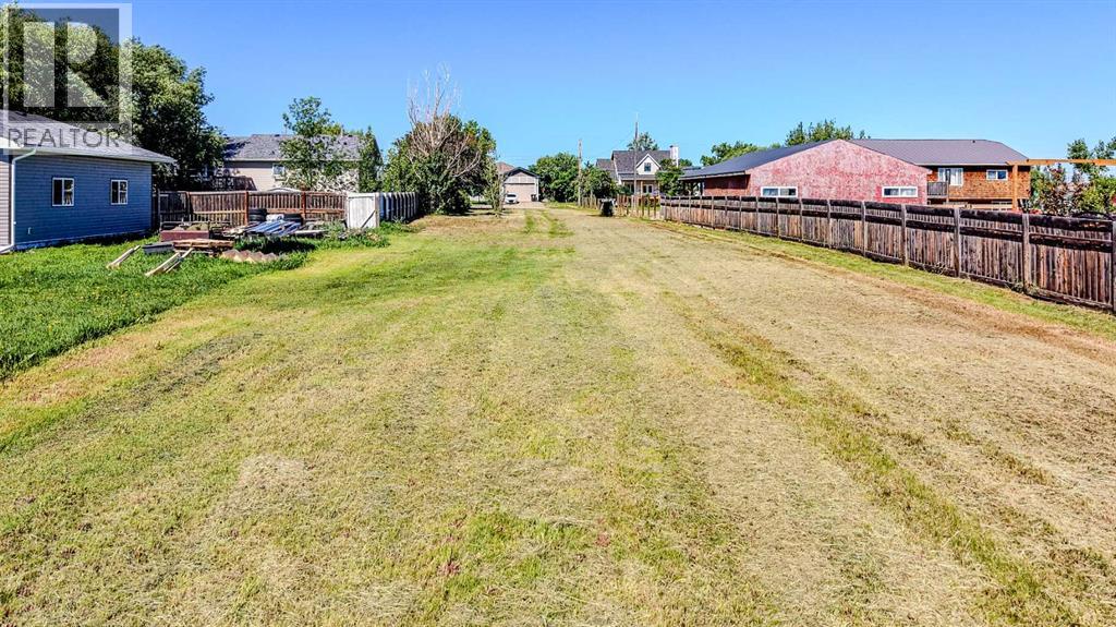 255 N 300 W, Raymond, Alberta  T0K 2S0 - Photo 3 - A2326940