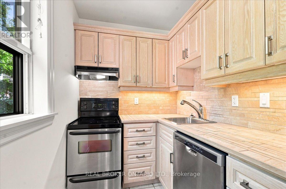 2 - 12 Foxbar Road, Toronto, Ontario  M4V 2G6 - Photo 11 - C13707502
