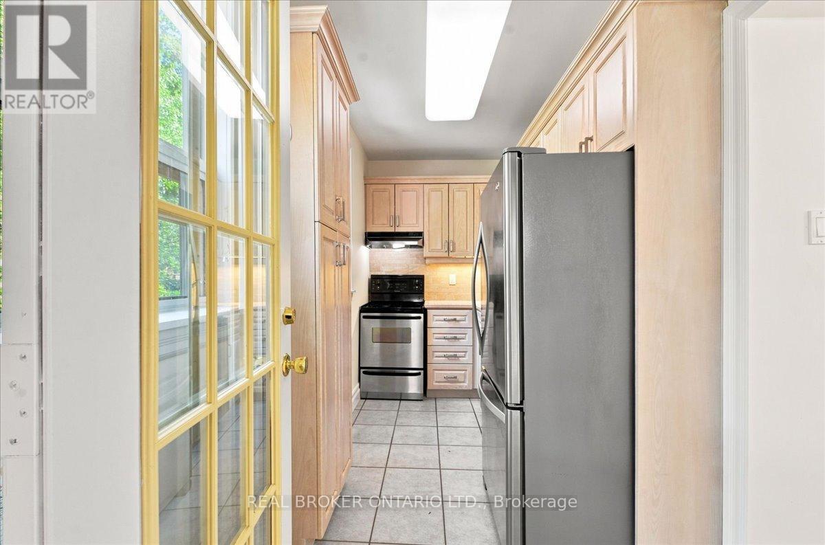 2 - 12 Foxbar Road, Toronto, Ontario  M4V 2G6 - Photo 10 - C13707502