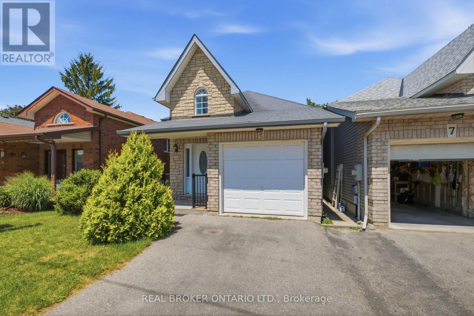 5 JOHN HARVEY STREET, Uxbridge, Ontario