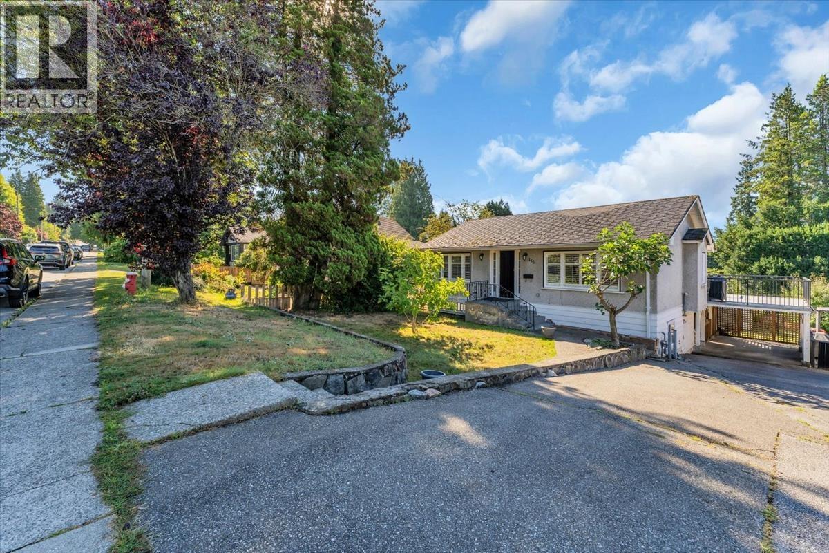 135 E 27 Street, North Vancouver, British Columbia  V7N 1B3 - Photo 2 - R3158957