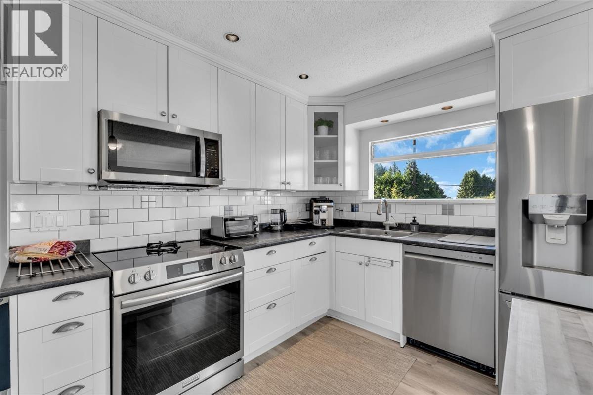 135 E 27 Street, North Vancouver, British Columbia  V7N 1B3 - Photo 8 - R3158957