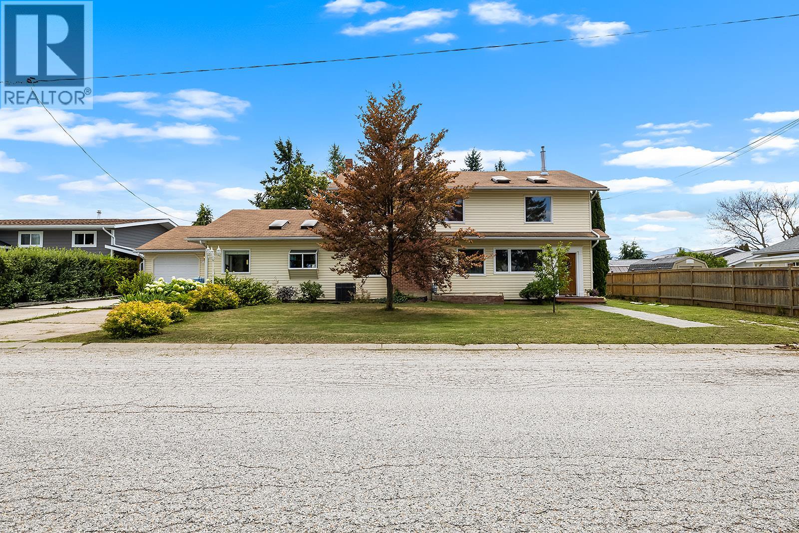 2103 ASH Street, Creston, British Columbia