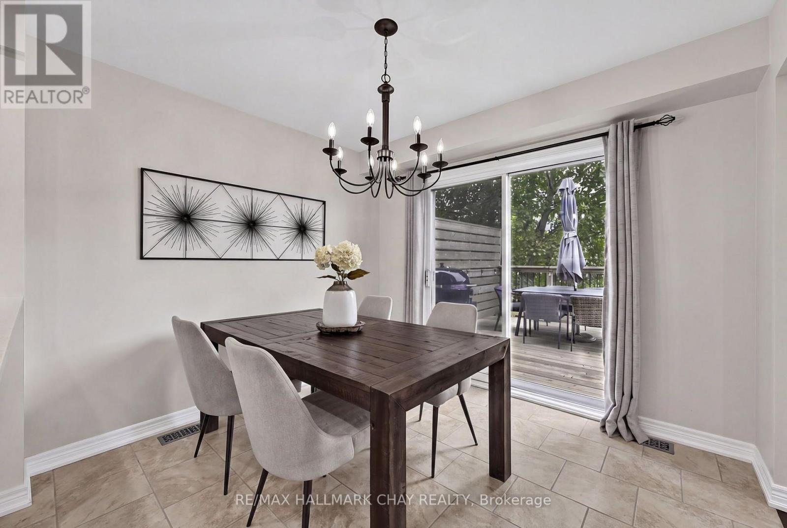 109 Noble Drive, Bradford West Gwillimbury, Ontario  L3Z 3B5 - Photo 8 - N13710496