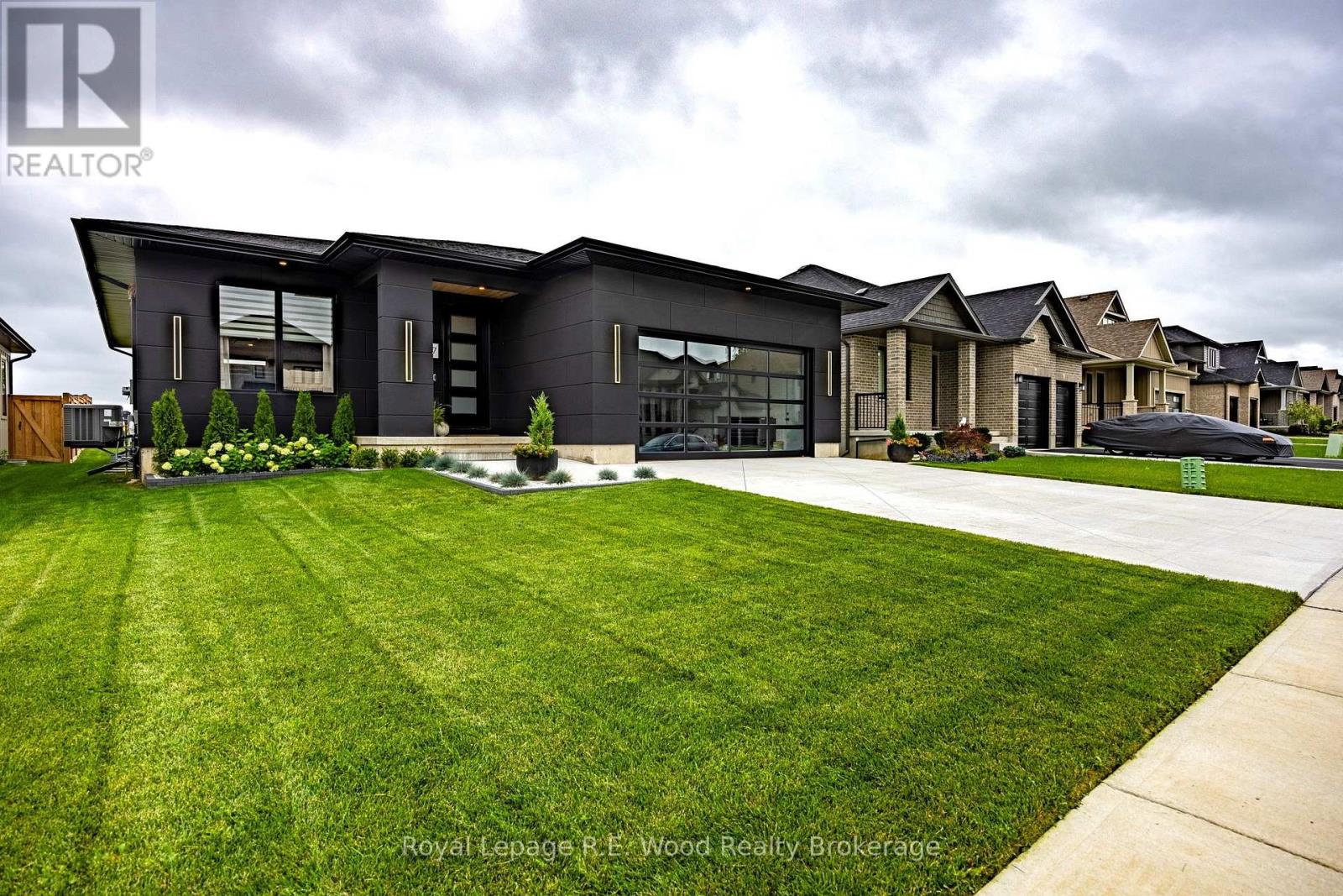 7 Sycamore Drive, Tillsonburg, Ontario  N4G 5S3 - Photo 2 - X13715844