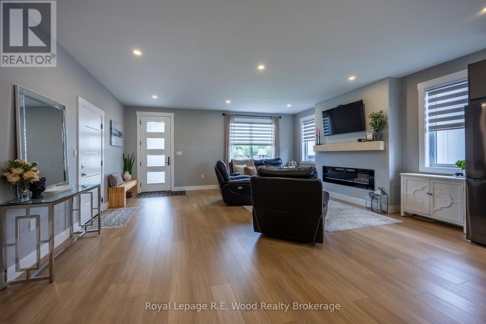 7 Sycamore Drive, Tillsonburg, Ontario  N4G 5S3 - Photo 3 - X13715844