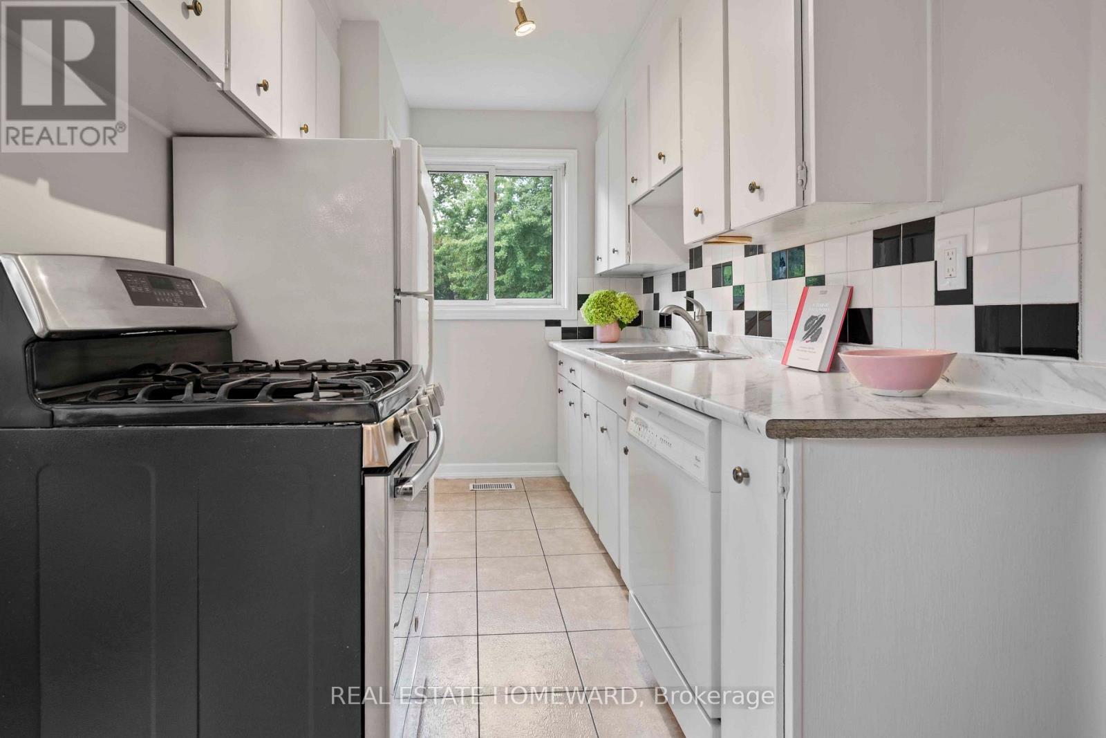 118 Zaph Avenue, Toronto, Ontario  M1C 1M8 - Photo 17 - E13715830